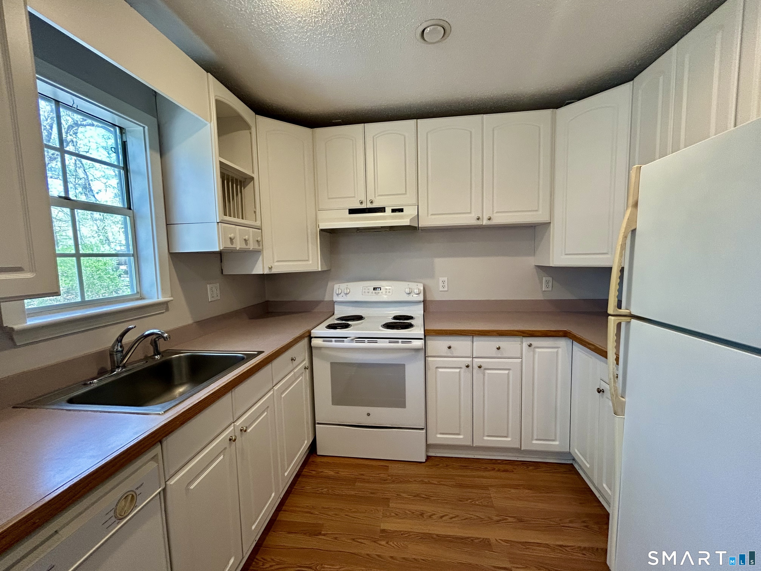 19 Surrey Lane, Unit 19 Torrington, CT 06790 - Photo 6 of 20
