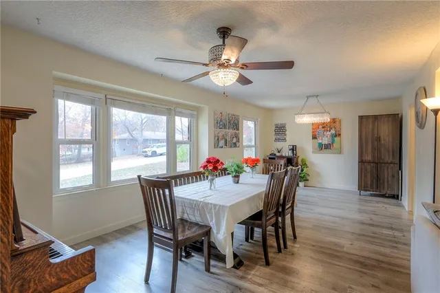 $425,000 | 105 Tuscarora Lane, Lake Winnebago, MO 64034