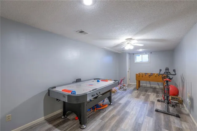 $425,000 | 105 Tuscarora Lane, Lake Winnebago, MO 64034