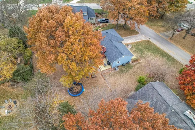 $425,000 | 105 Tuscarora Lane, Lake Winnebago, MO 64034