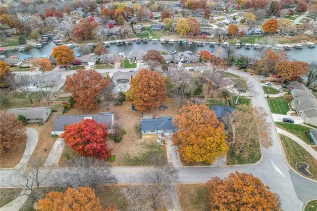 $425,000 | 105 Tuscarora Lane, Lake Winnebago, MO 64034