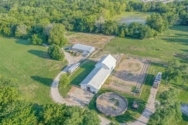 $425,000 | 105 Tuscarora Lane, Lake Winnebago, MO 64034