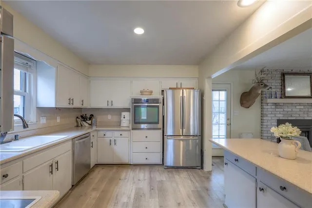 $425,000 | 105 Tuscarora Lane, Lake Winnebago, MO 64034