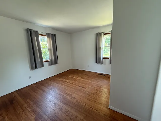 $260,000 | 29 Roslyn Road, Westmont, IL 60559