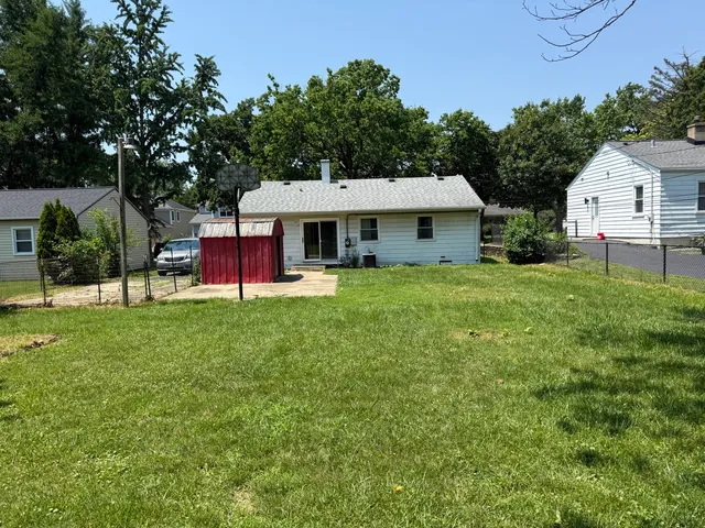 $260,000 | 29 Roslyn Road, Westmont, IL 60559