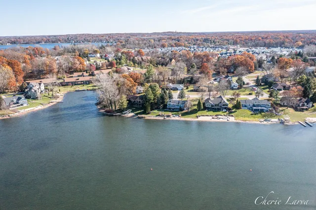 $395,000 | 6615 Bella Vista Drive Northeast, Rockford, MI 49341