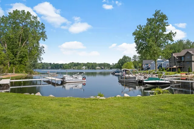 $395,000 | 6615 Bella Vista Drive Northeast, Rockford, MI 49341