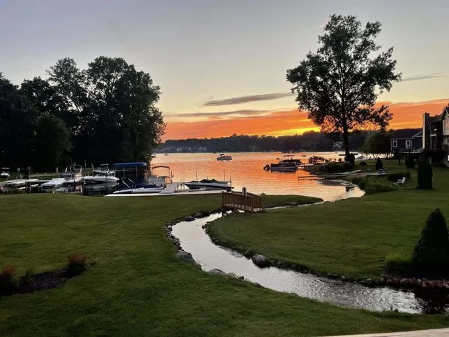 $395,000 | 6615 Bella Vista Drive Northeast, Rockford, MI 49341