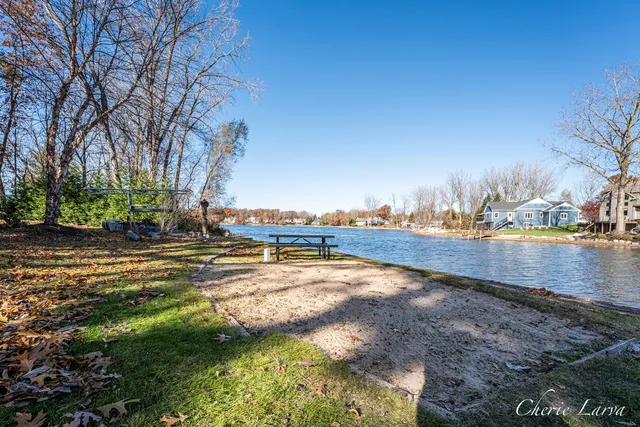 $395,000 | 6615 Bella Vista Drive Northeast, Rockford, MI 49341