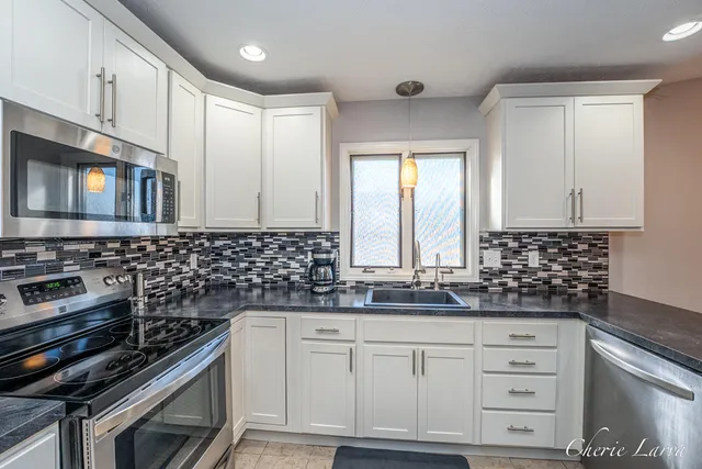 $395,000 | 6615 Bella Vista Drive Northeast, Rockford, MI 49341