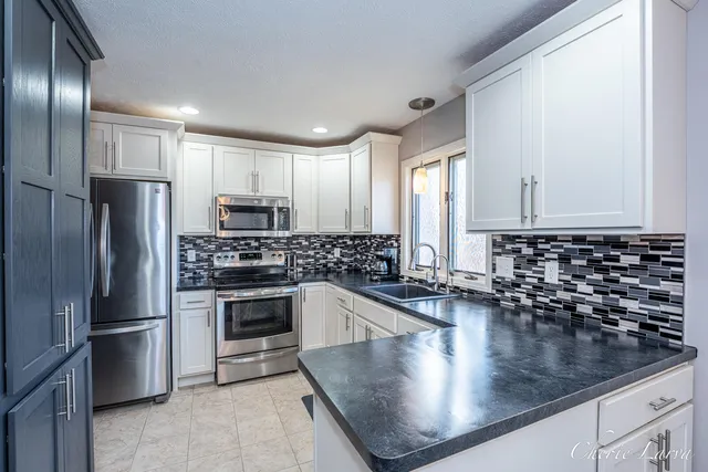 $395,000 | 6615 Bella Vista Drive Northeast, Rockford, MI 49341