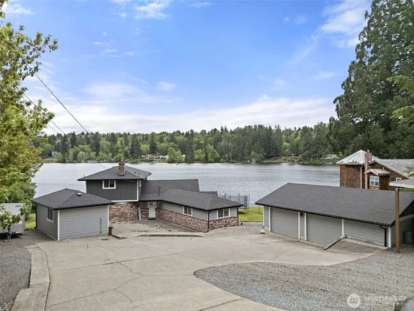 $1,000,000 | 33915 Tanwax Court East, Eatonville, WA 98328