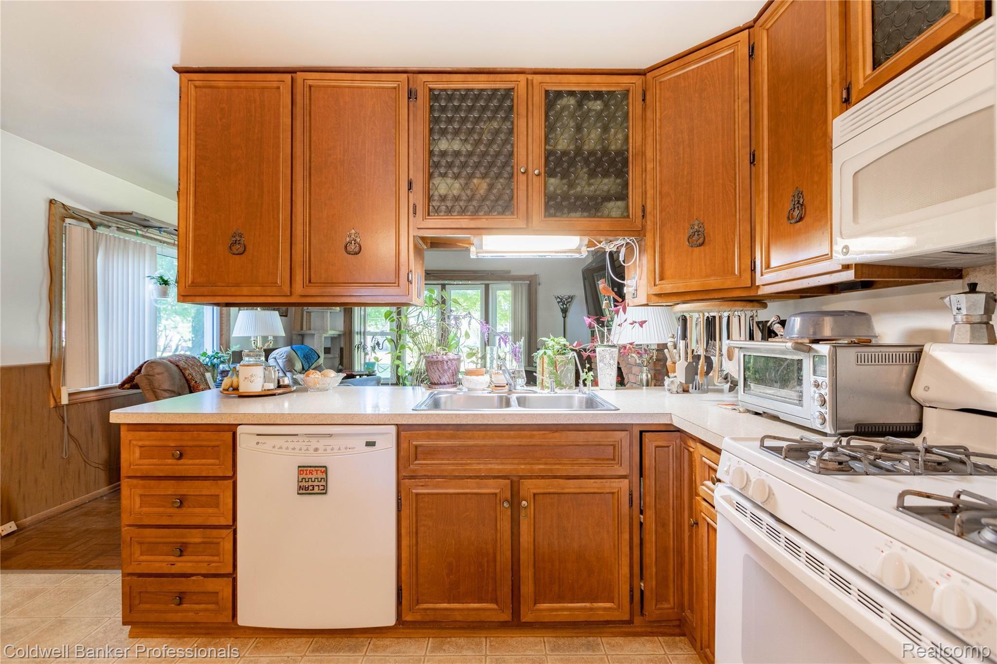 1969 Roxbury Run Wixom, MI 48393 - Photo 12 of 29 Centrally located Kitchen