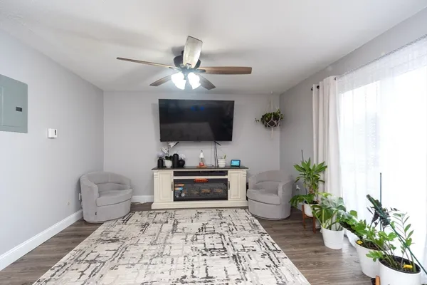 $2,500 | 180 Main Street, Unit 6109, Bridgewater, MA 02324