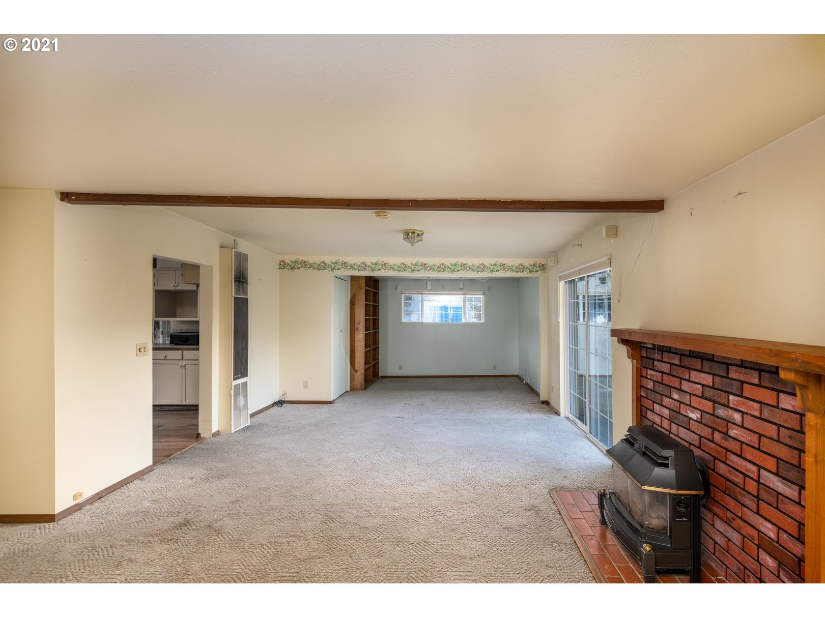 55485 Goodwin Road Bandon, OR 97411 - Photo 11 of 32 Living Room