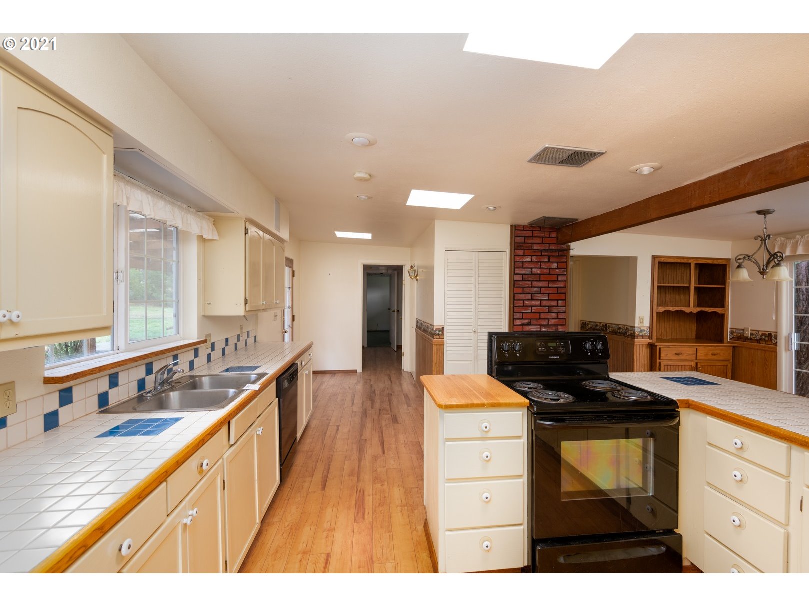 55485 Goodwin Road Bandon, OR 97411 - Photo 13 of 32 Kitchen