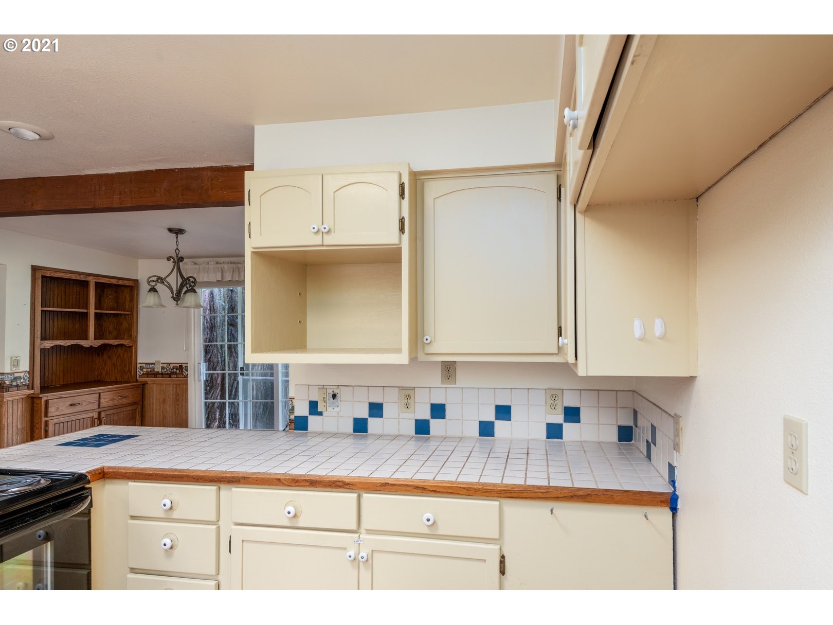 55485 Goodwin Road Bandon, OR 97411 - Photo 15 of 32 Kitchen