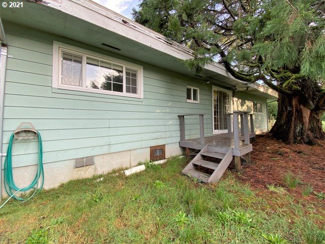55485 Goodwin Road Bandon, OR 97411 - Photo 29 of 32 Deck