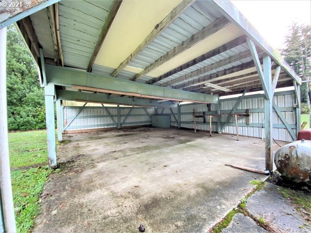 55485 Goodwin Road Bandon, OR 97411 - Photo 32 of 32 Carport