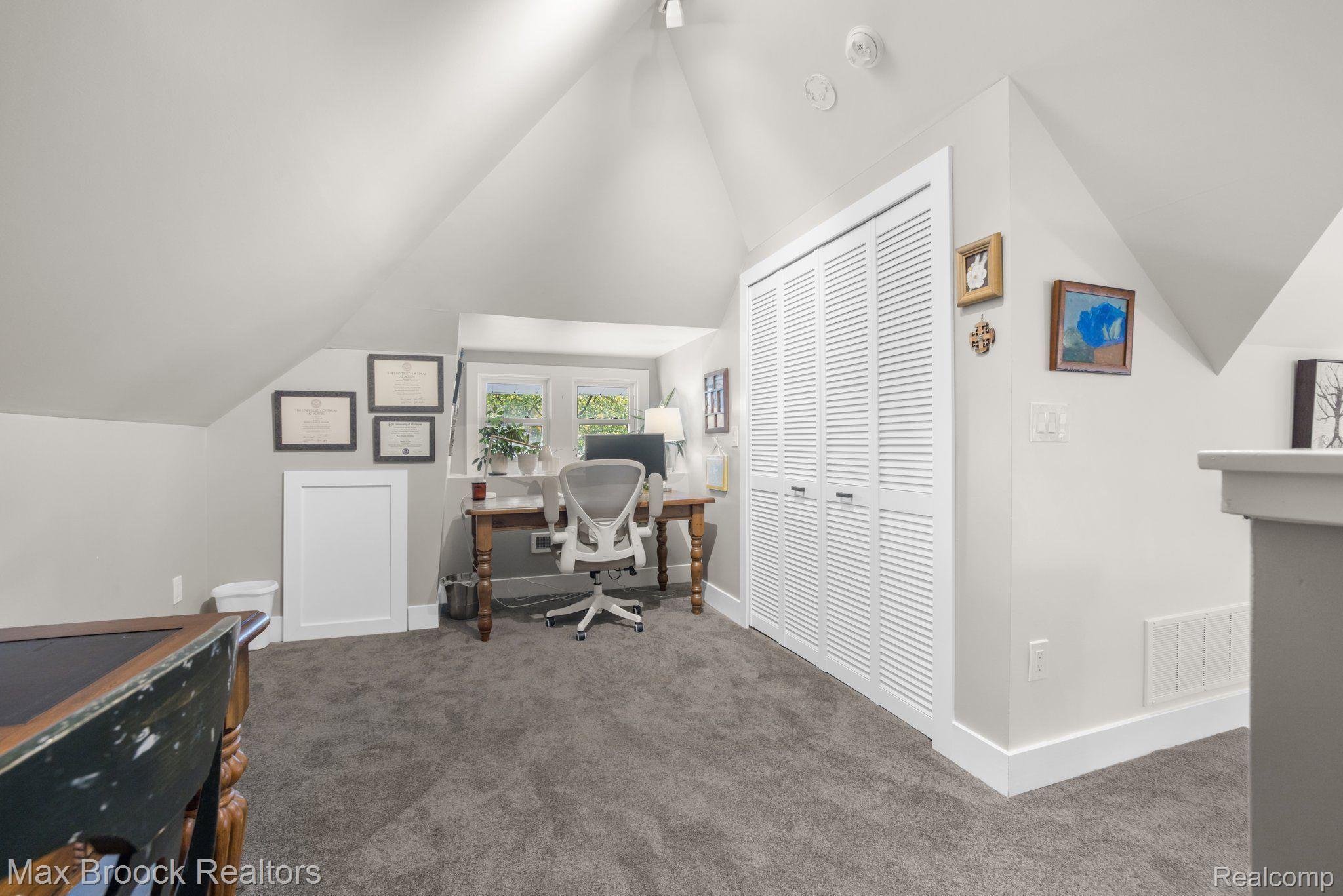 19 Norwich Road Pleasant Ridge, MI 48069 - Photo 35 of 54 3rd Floor Flex Space: Office/Craft/Studio/Bedroom