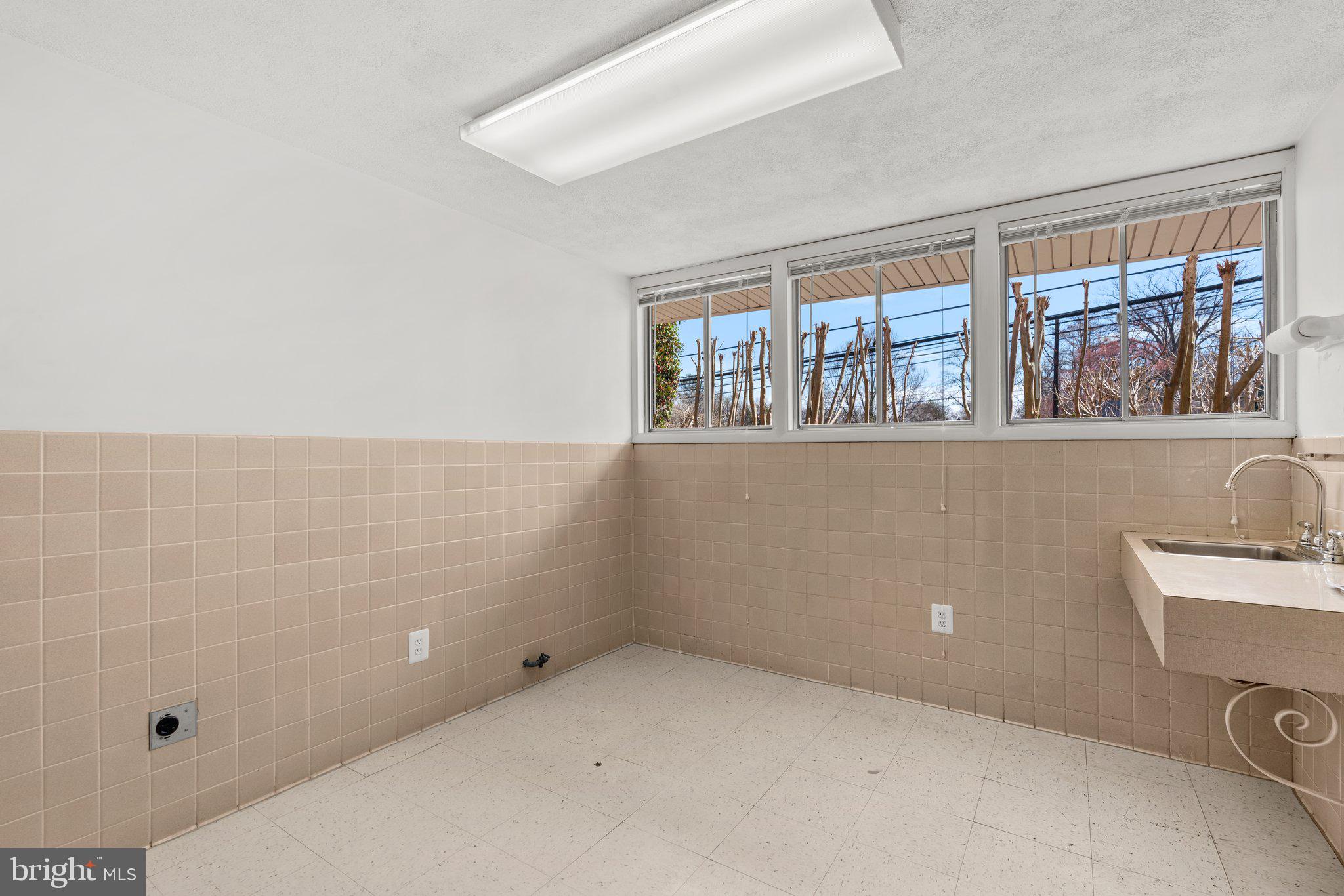 9208 Colesville Road Silver Spring, MD 20910 - Photo 28 of 39