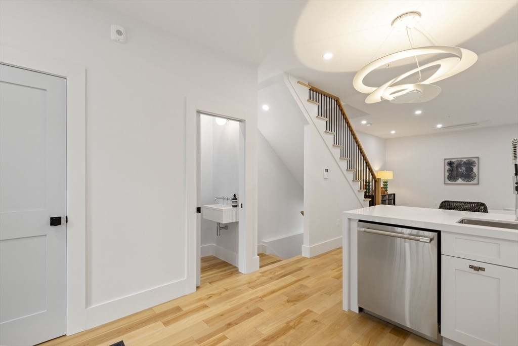 133 Spring Street, Unit 2 Cambridge, MA 02141 - Photo 5 of 40 Gallery Image 5