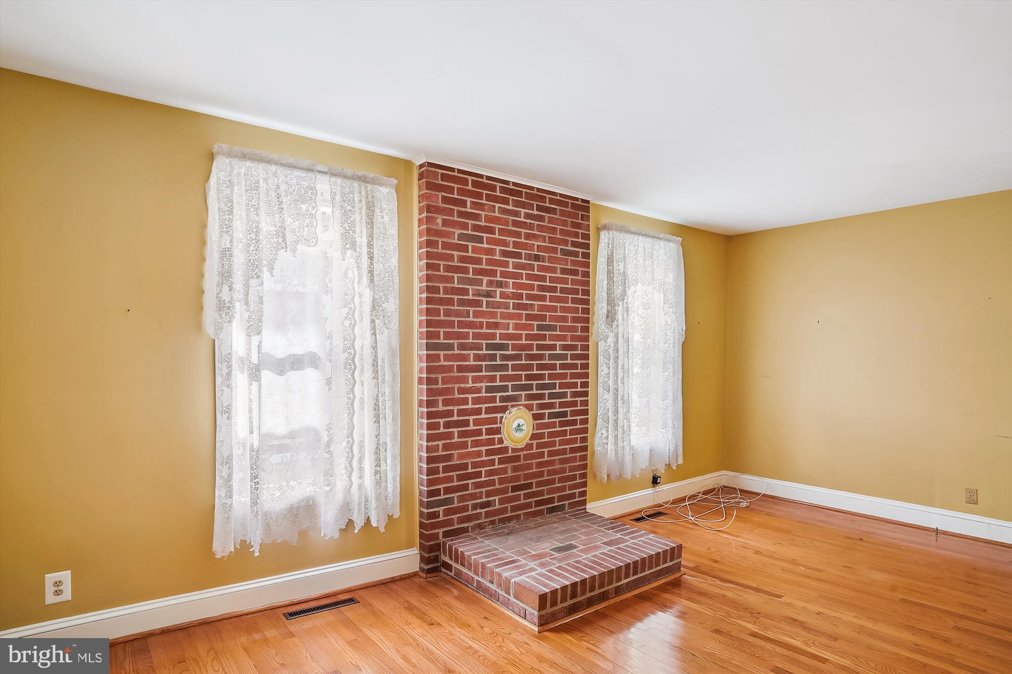 213 Oakley Street Cambridge, MD 21613 - Photo 13 of 47 Family Room