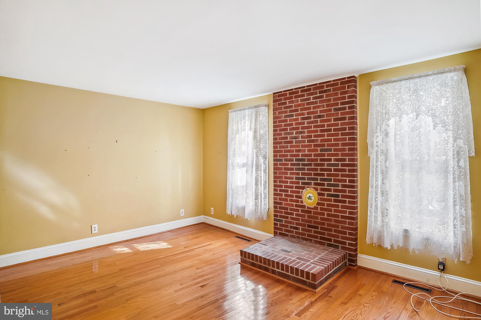 213 Oakley Street Cambridge, MD 21613 - Photo 14 of 47 Family Room