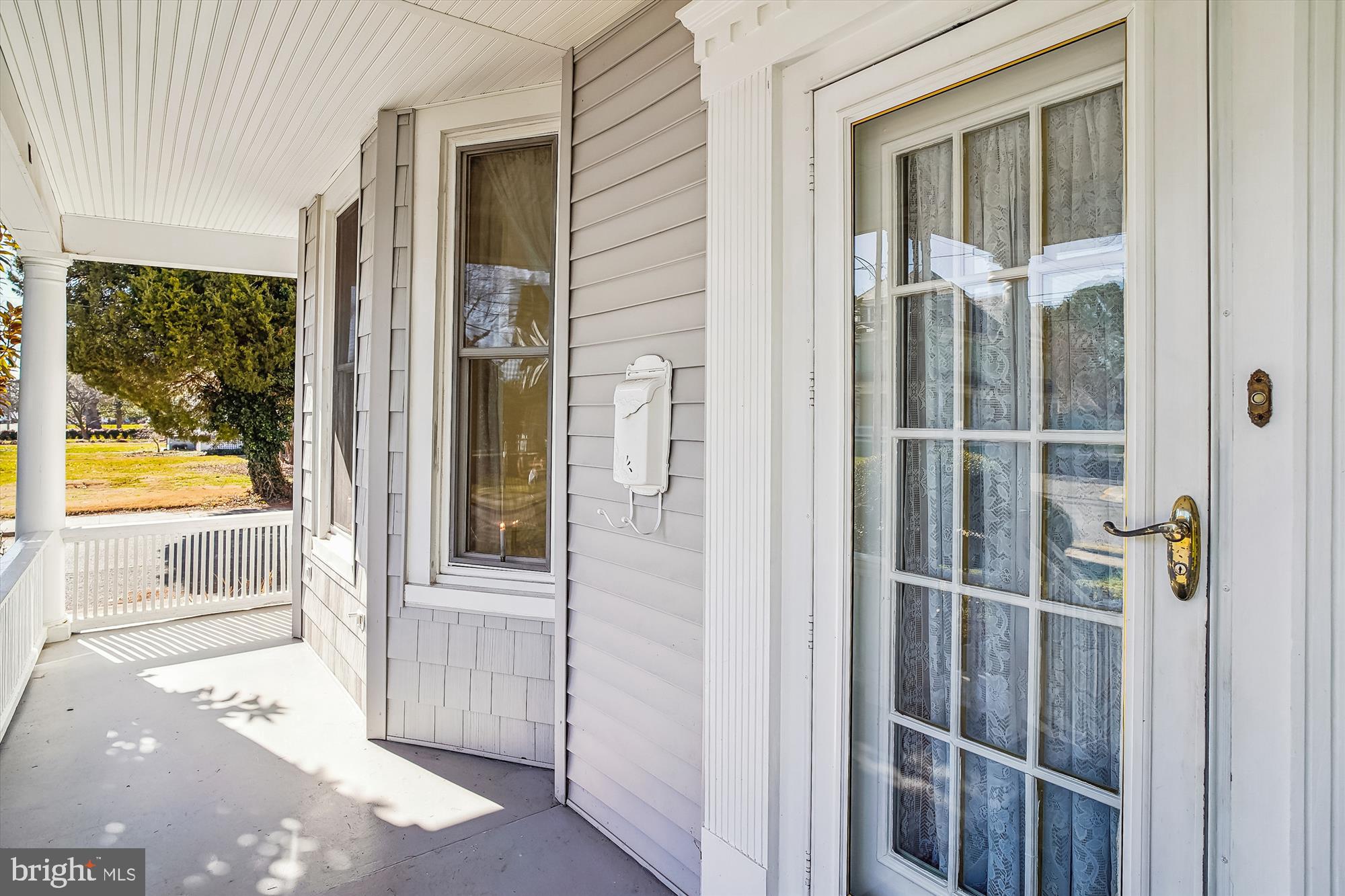 213 Oakley Street Cambridge, MD 21613 - Photo 7 of 47 Porch