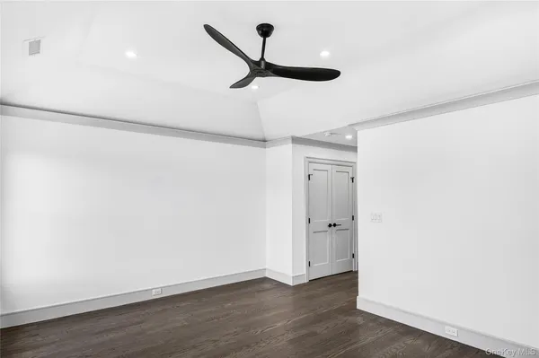$6,800 | 7 Victoria Lane, Unit A, Yonkers, NY 10701