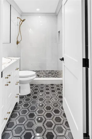 $6,800 | 7 Victoria Lane, Unit A, Yonkers, NY 10701