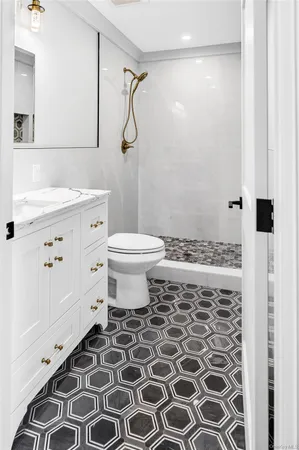 $6,800 | 7 Victoria Lane, Unit A, Yonkers, NY 10701