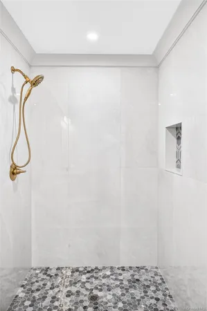 $6,800 | 7 Victoria Lane, Unit A, Yonkers, NY 10701
