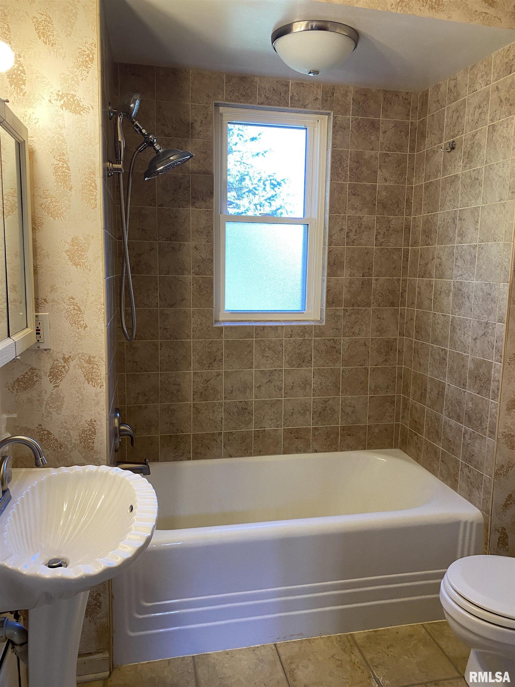 107 Cleveland Road Colona, IL 61241 - Photo 25 of 38 Gallery Image 25