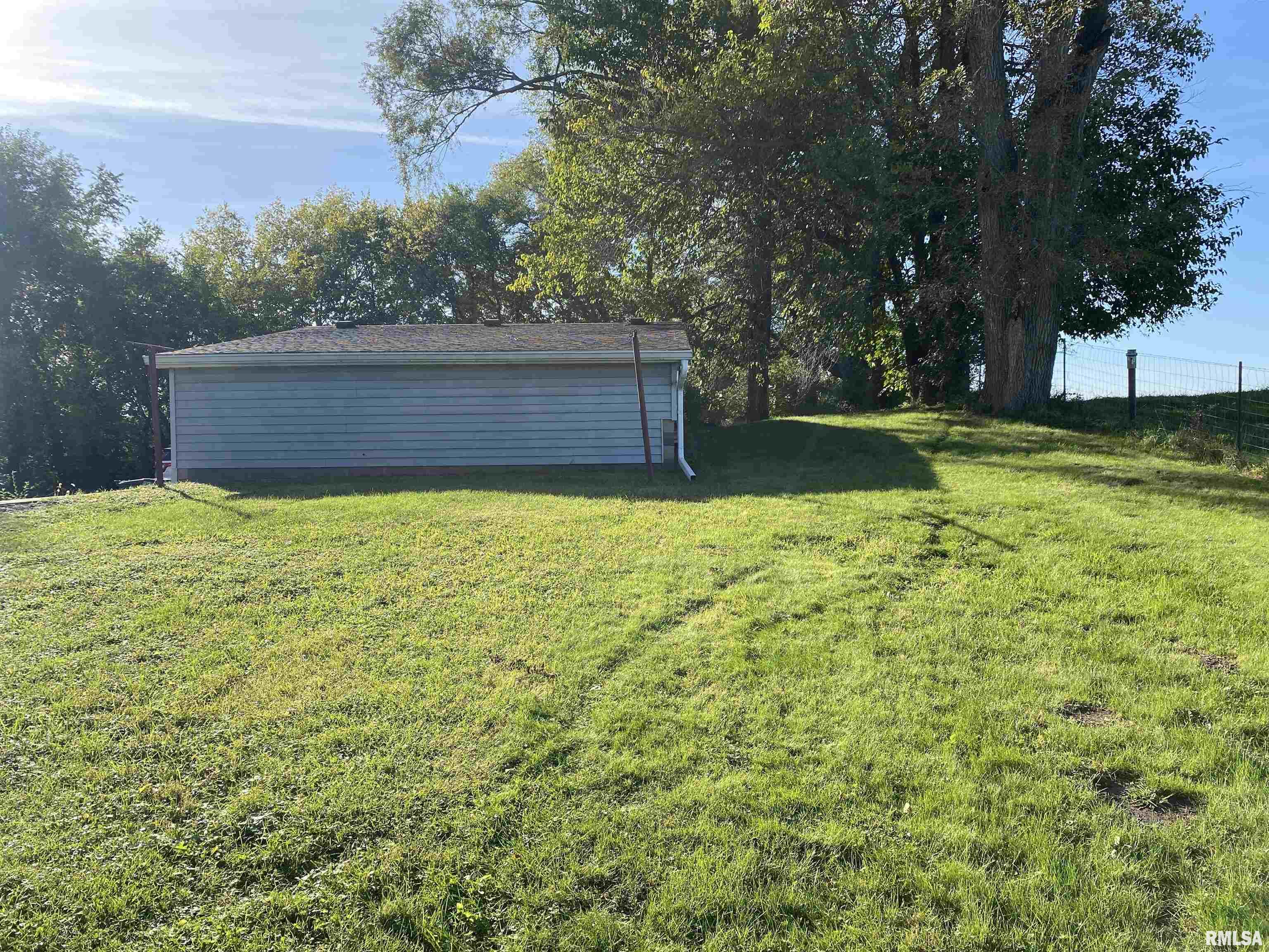 107 Cleveland Road Colona, IL 61241 - Photo 10 of 38 Gallery Image 10