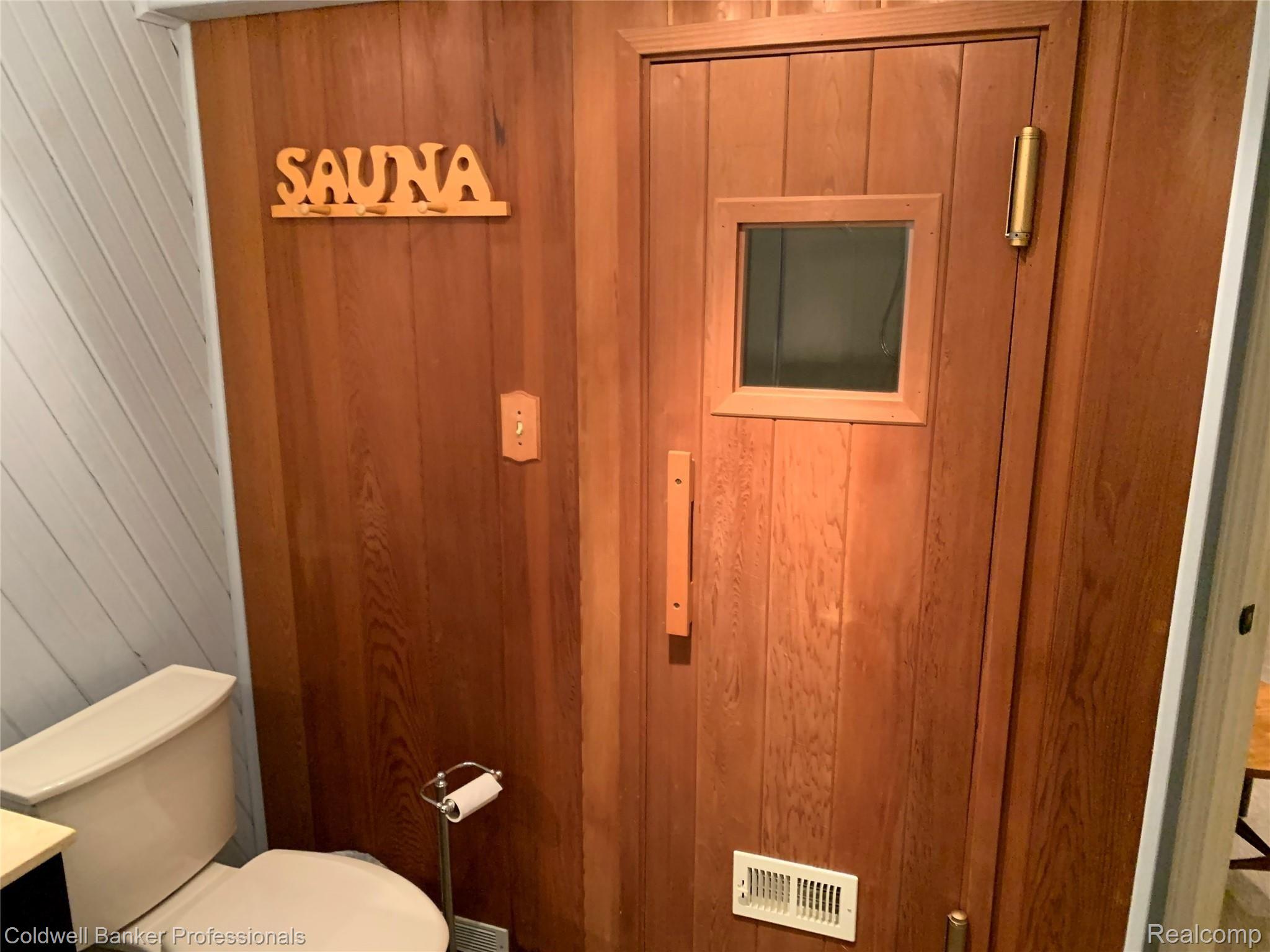1989 Mapleridge Road Rochester, MI 48309 - Photo 45 of 50 Sauna.jpg