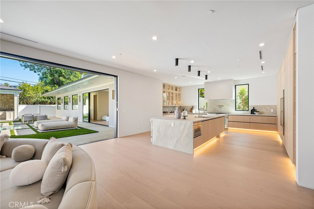 16728 Morrison Street Encino, CA 91436 - Photo 13 of 73