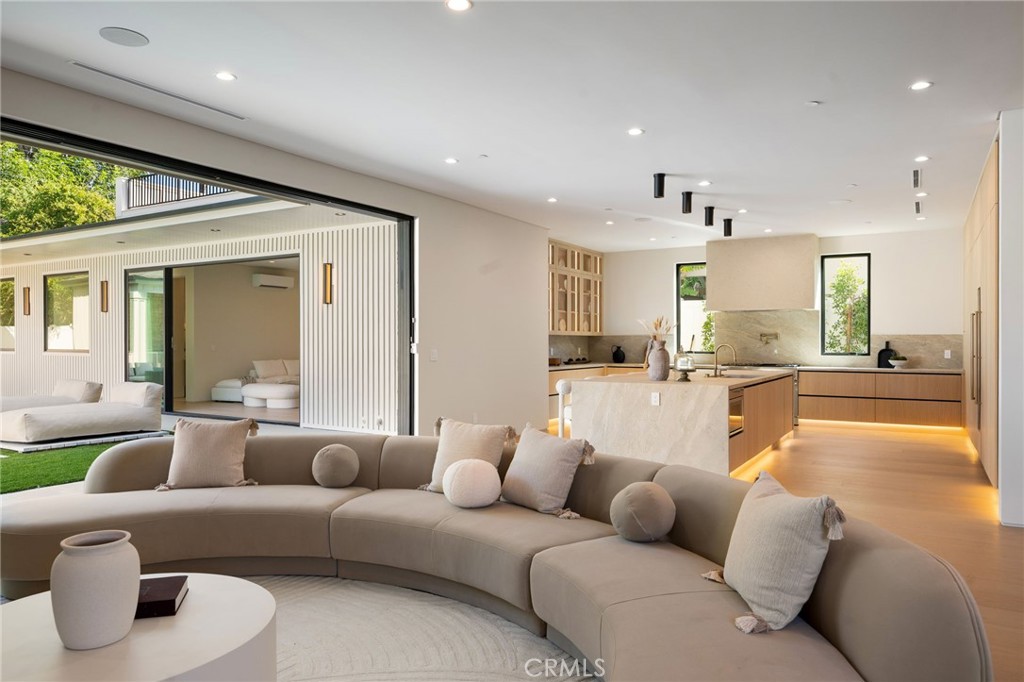 16728 Morrison Street Encino, CA 91436 - Photo 10 of 73