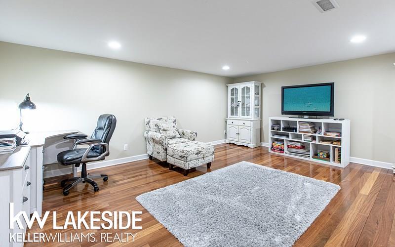 1356 Crescent Lane Rochester, MI 48306 - Photo 23 of 27 50011293-22.JPG