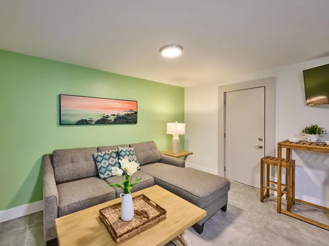 $1,749,000 | 2020 Washington Street, Unit 18, Hollywood, FL 33020