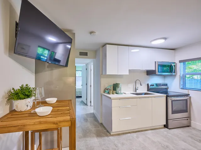 $1,749,000 | 2020 Washington Street, Unit 18, Hollywood, FL 33020