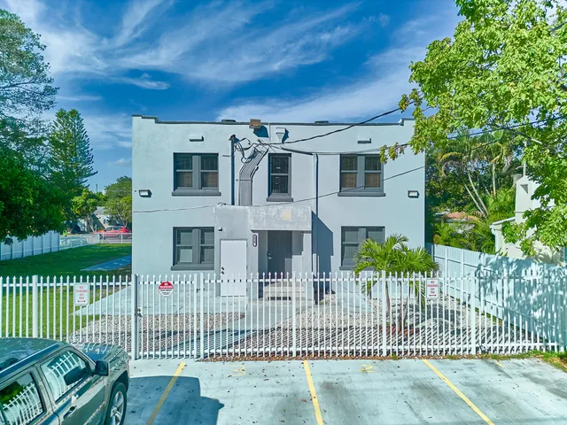 $1,749,000 | 2020 Washington Street, Unit 18, Hollywood, FL 33020