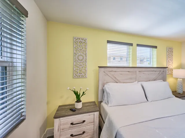 $1,749,000 | 2020 Washington Street, Unit 18, Hollywood, FL 33020