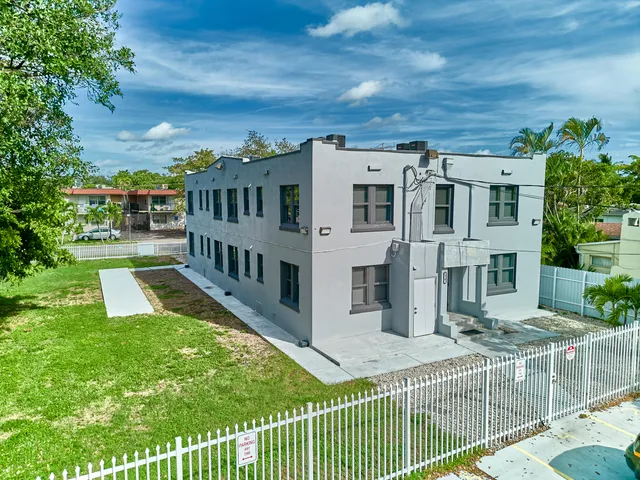 $1,749,000 | 2020 Washington Street, Unit 18, Hollywood, FL 33020