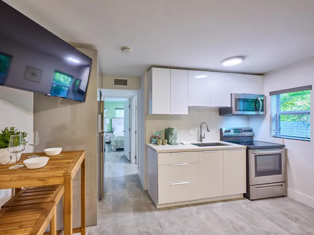 $1,749,000 | 2020 Washington Street, Unit 18, Hollywood, FL 33020