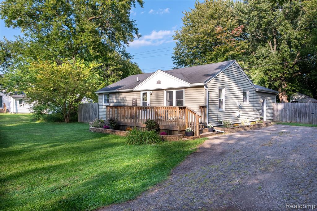 4034 North Genesee Road Flint, MI 48506 - Photo 2 of 36