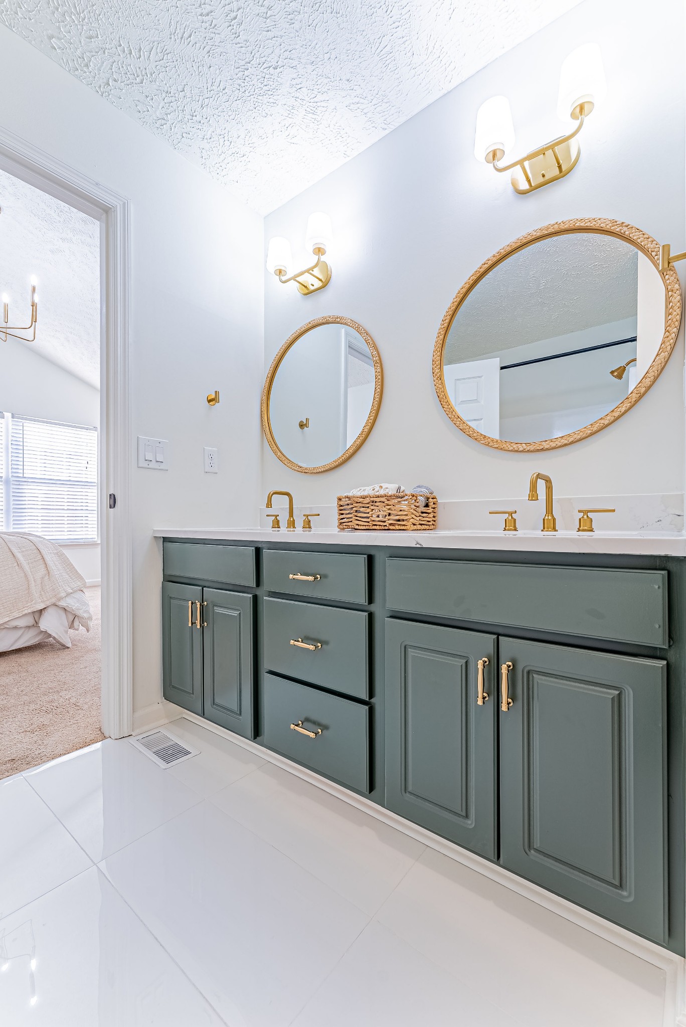 423 Compton Lane Franklin, TN 37069 - Photo 22 of 23 a living room with two sink