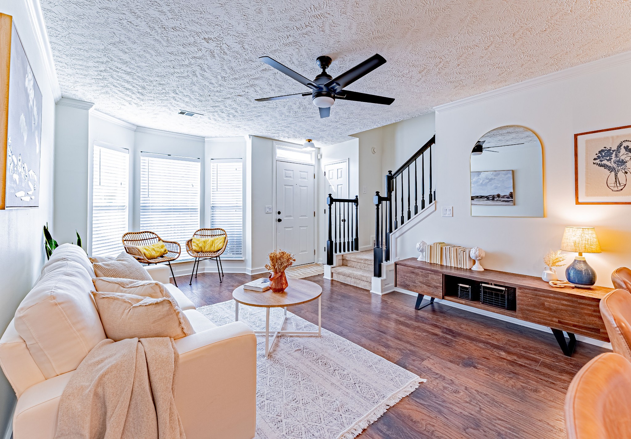 423 Compton Lane Franklin, TN 37069 - Photo 5 of 23 a living room with furniture and a table