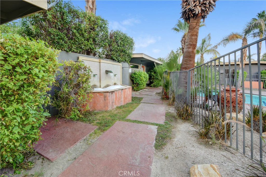 912 East Chuckwalla Road Palm Springs, CA 92262 - Photo 17 of 20