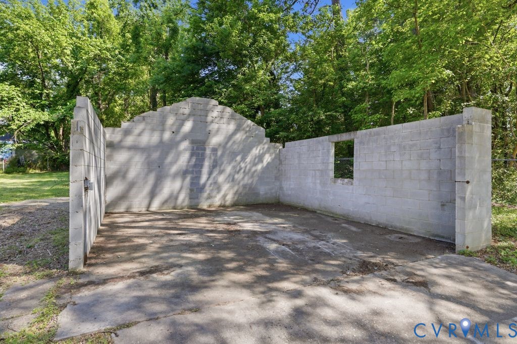 1611 Bolton Road Richmond, VA 23225 - Photo 30 of 41
